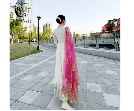 インドの伝統的な衣装 女性用刺繍入り新疆舞踊衣装 - Salwar Kameez Set のレビューと価格