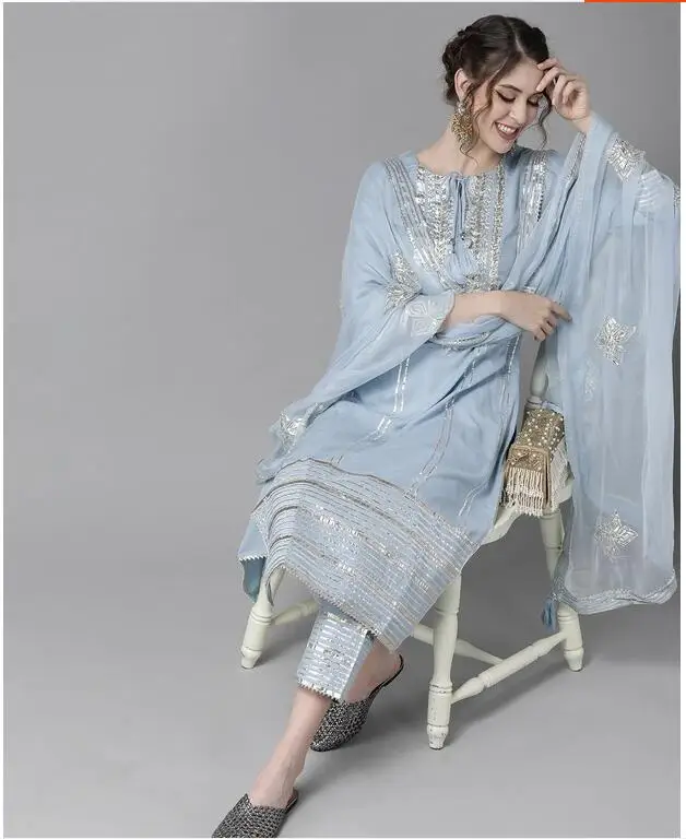 女性のためのエスニックスタイルの刺embroidered服, - Salwar Kameez Set のレビューと価格