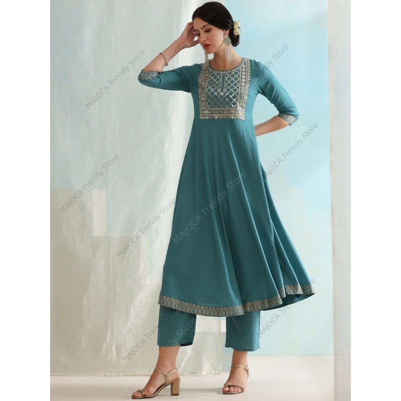 孔雀青色のインド女性用3ピースセット、刺繍入りアナーカリクル - Salwar Kameez Set のレビューと価格